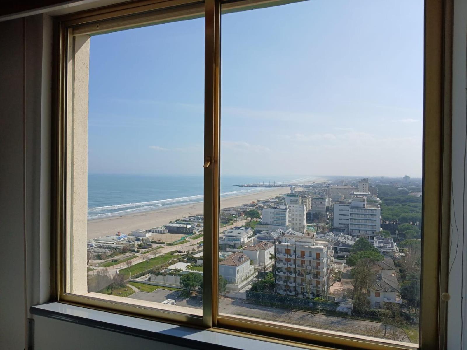 Cv011 - Milano Marittima, Trilocale Fronte Mare Con Vista Esclusiva